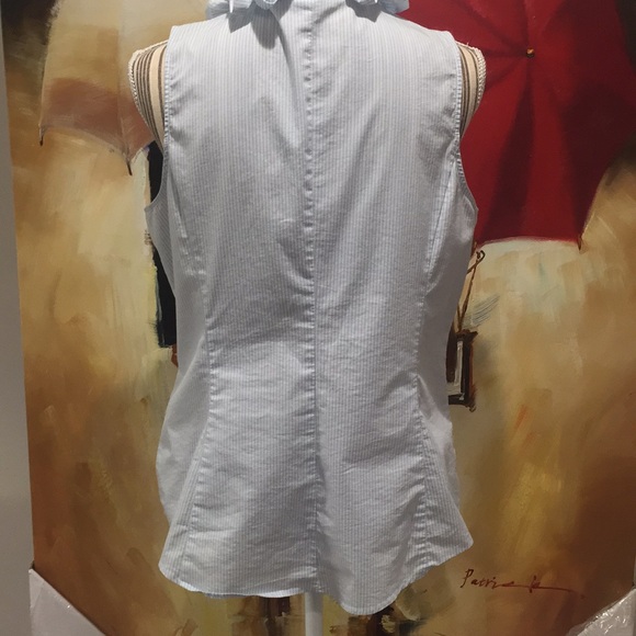 New York & Company sleeveless blouse. - Picture 2 of 6